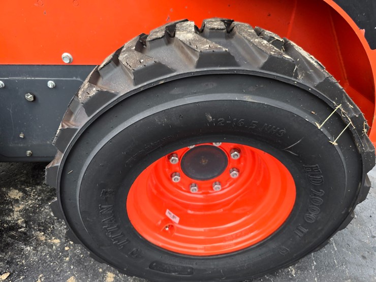 2019-kubota-ssv75-image-30