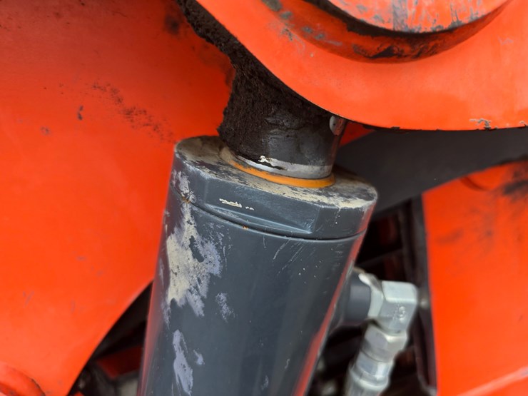 2019-kubota-ssv75-image-36