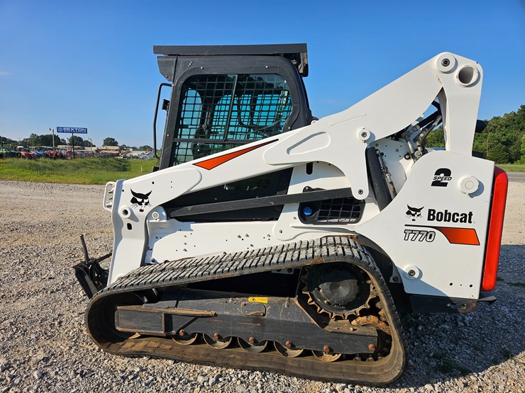 2022-bobcat-t770-image-6