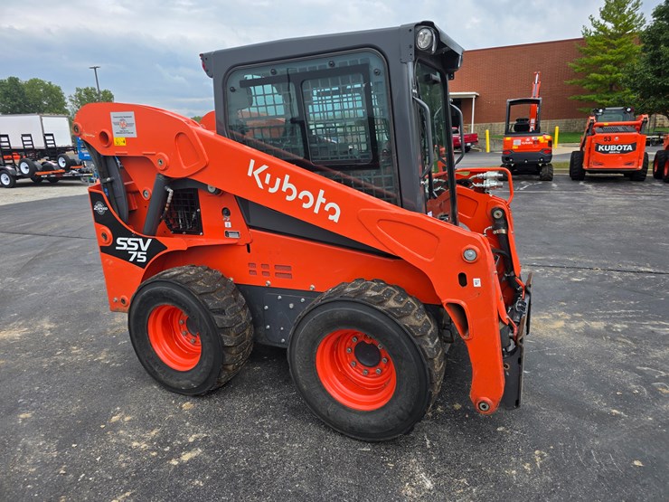 2023-kubota-ssv75-image-26