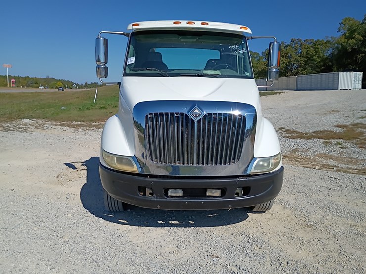 2005-international-8600-image-18