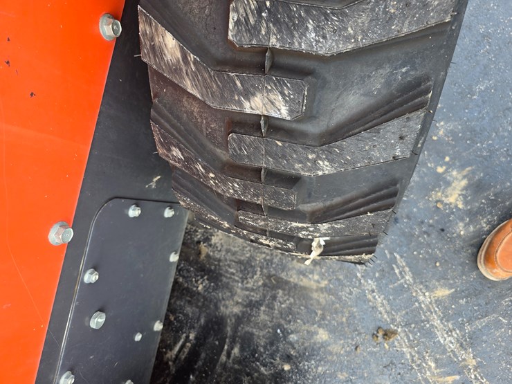 2019-kubota-ssv75-image-32