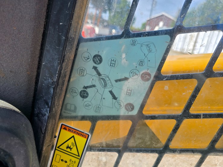 2020-caterpillar-259d3-image-87