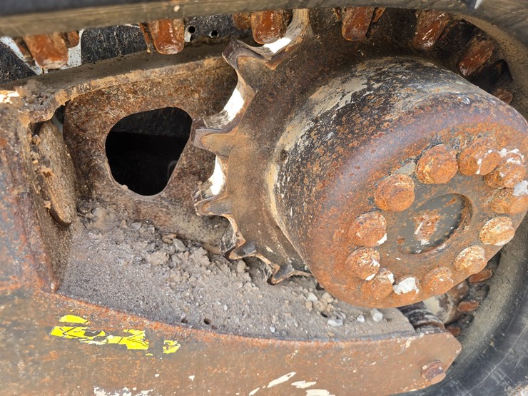 2012-bobcat-t180-image-41