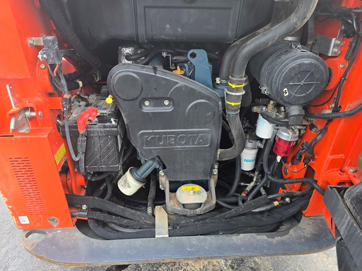 2019-kubota-ssv75-image-38