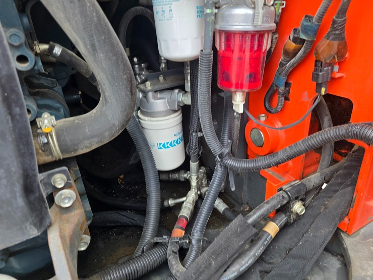 2019-kubota-ssv75-image-45