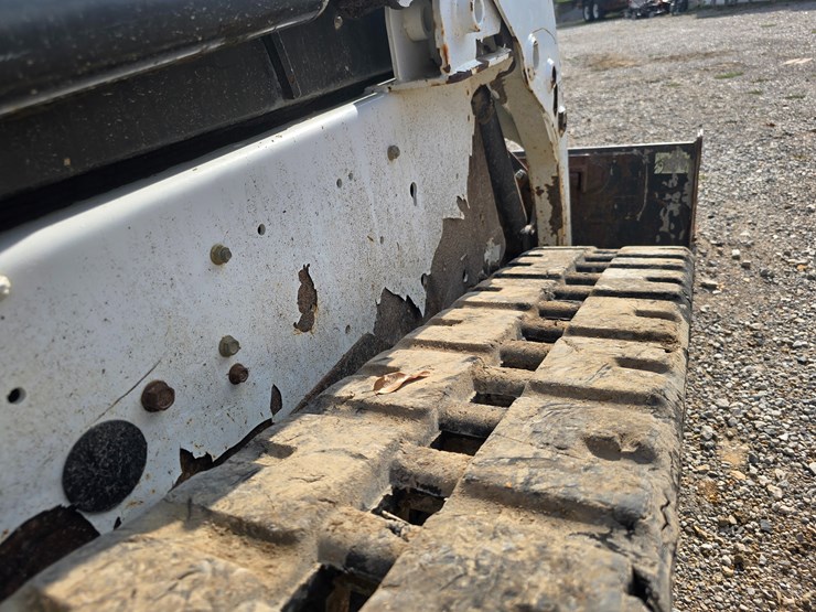 2012-bobcat-t180-image-35