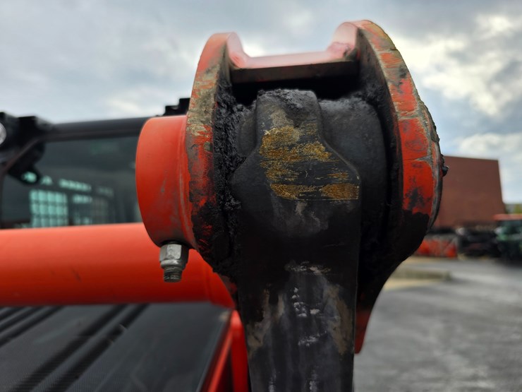 2019-kubota-ssv75-image-34