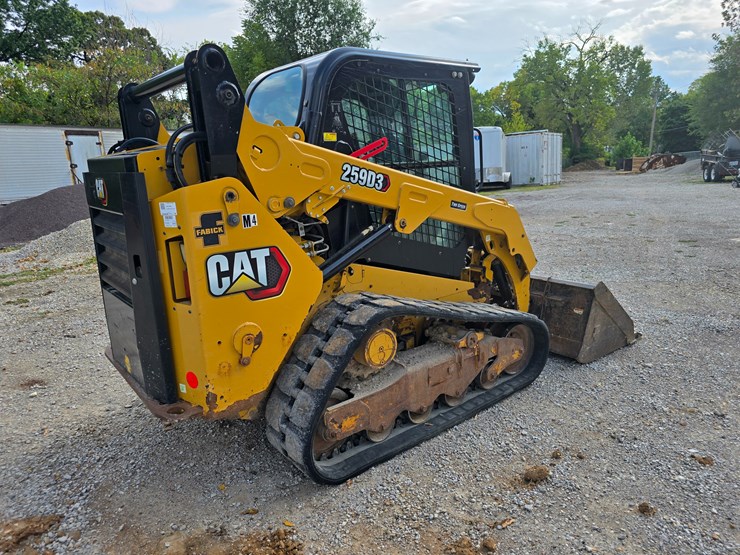 2020-caterpillar-259d3-image-21