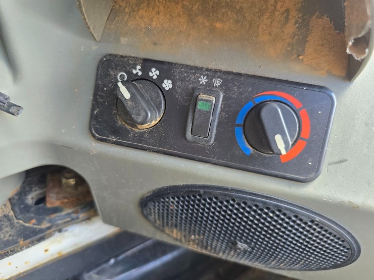 2013-bobcat-t590-image-55