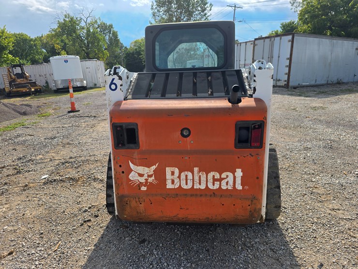 2012-bobcat-t180-image-13