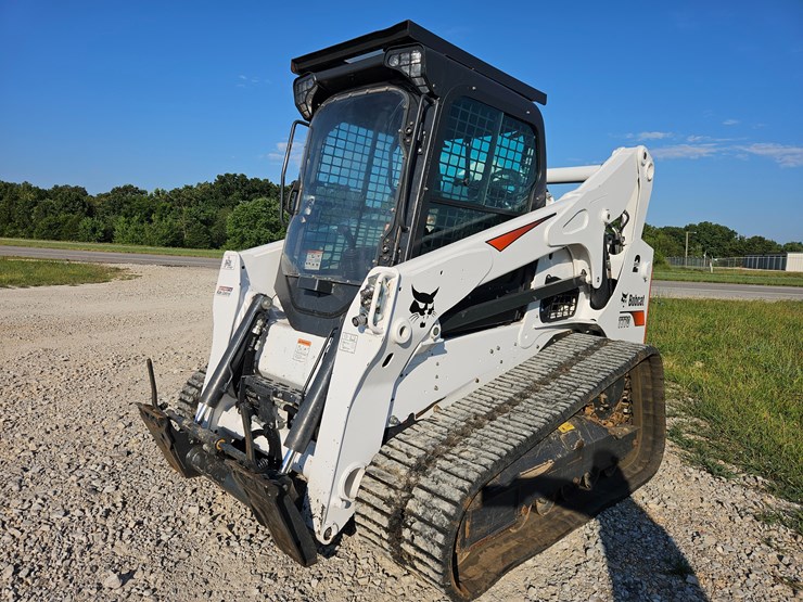 2022-bobcat-t770-image-1