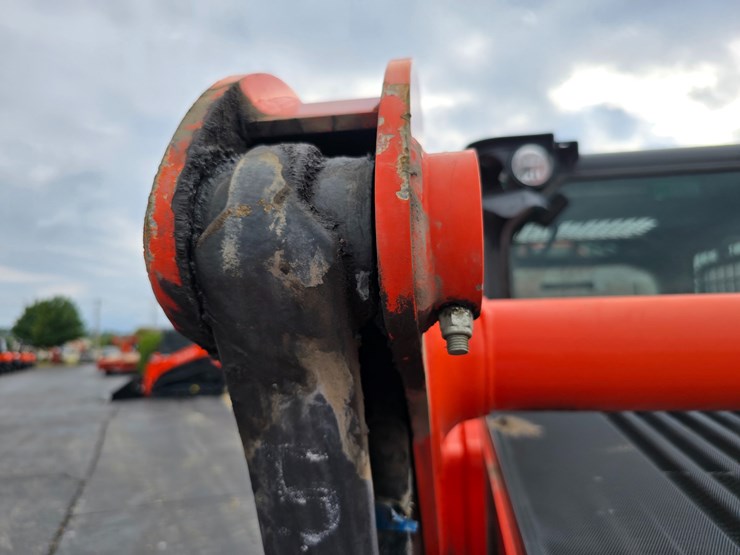 2019-kubota-ssv75-image-33