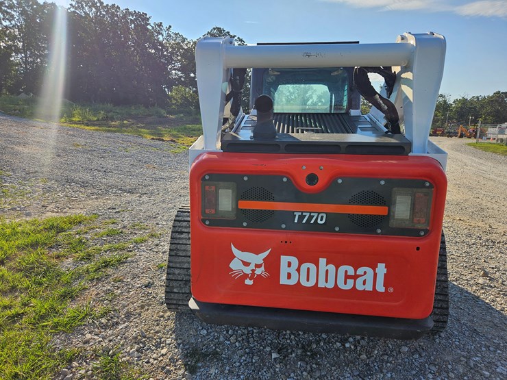 2022-bobcat-t770-image-11