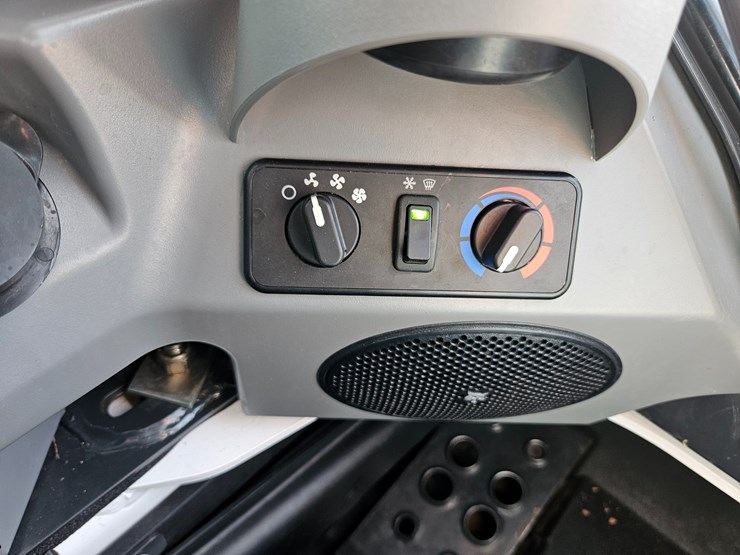 2022-bobcat-t770-image-46