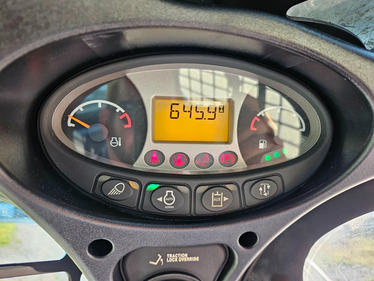 2022-bobcat-t770-image-42