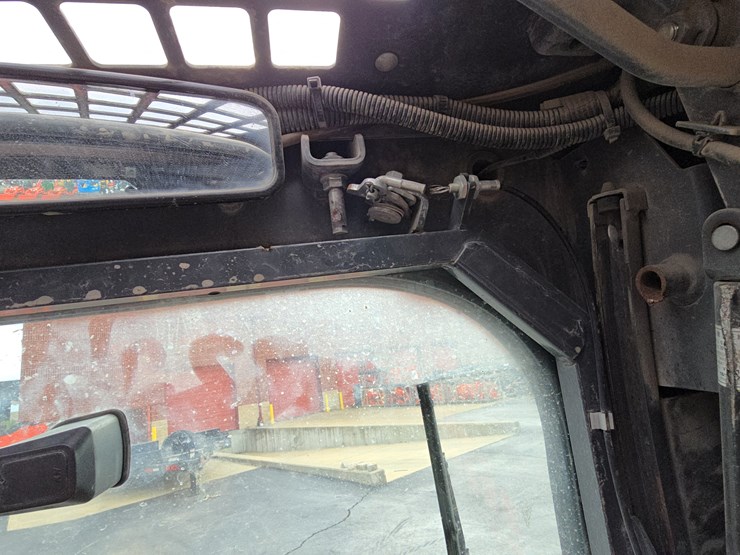 2019-kubota-ssv75-image-63