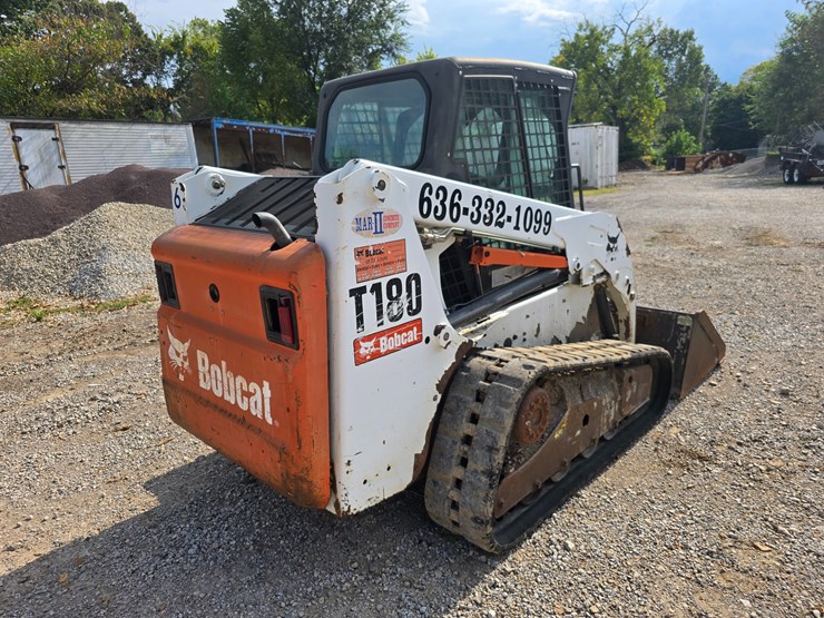 2012-bobcat-t180-image-18