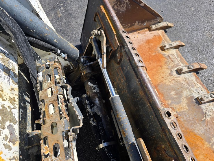 2017-bobcat-t550-image-24