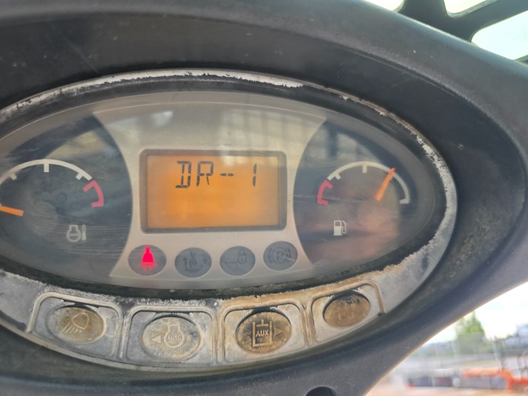 2013-bobcat-t590-image-59