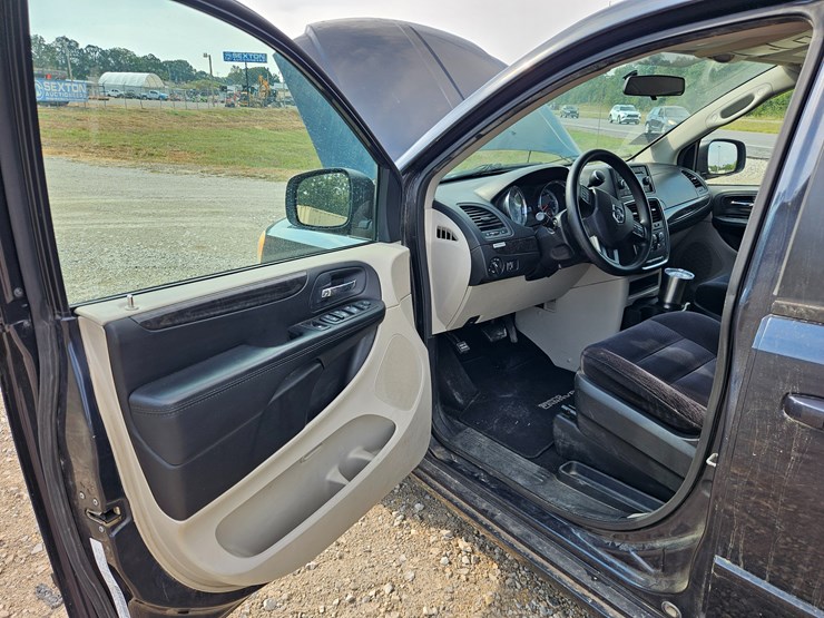 2014-dodge-grand-caravan-image-29