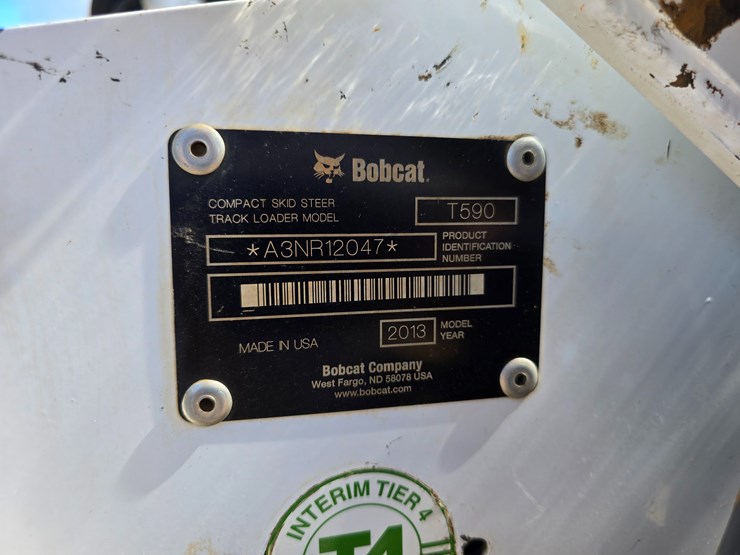 2013-bobcat-t590-image-43