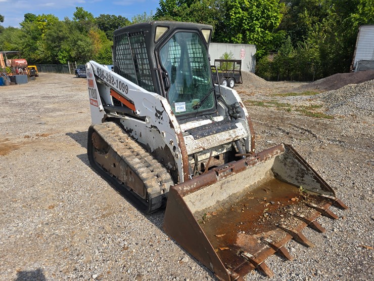 2012-bobcat-t180-image-25