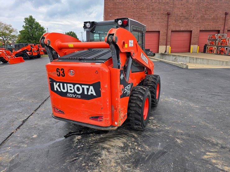 2019-kubota-ssv75-image-13