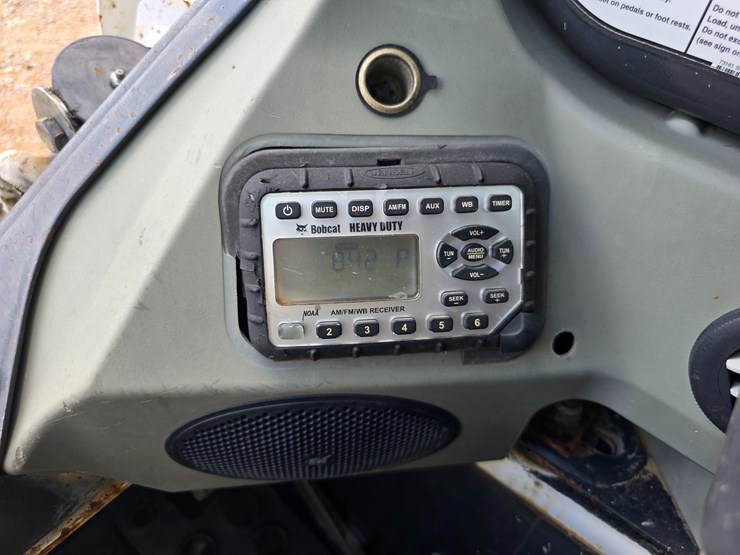 2013-bobcat-t590-image-63