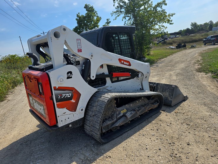 2024-bobcat-t770-image-21