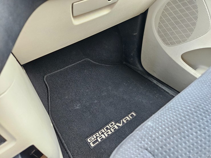 2014-dodge-grand-caravan-image-35