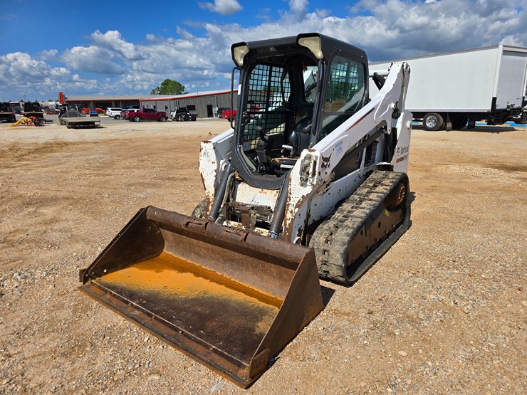 2013-bobcat-t590-image-1