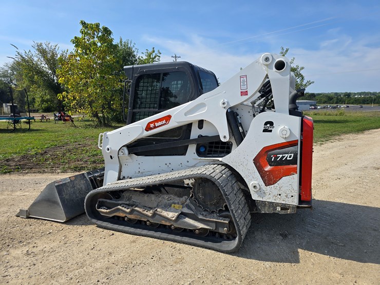 2024-bobcat-t770-image-10