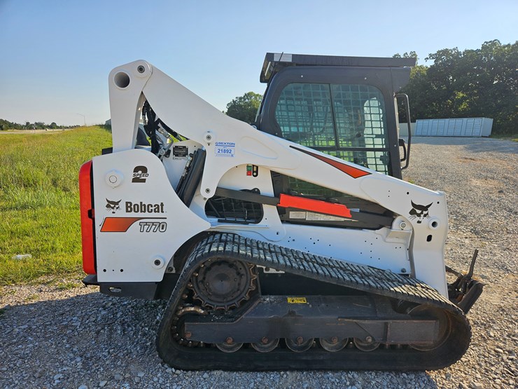 2022-bobcat-t770-image-16