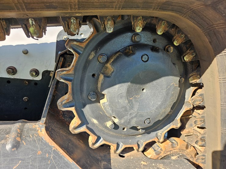 2022-bobcat-t770-image-65