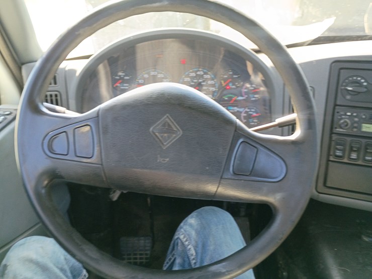 2005-international-8600-image-51