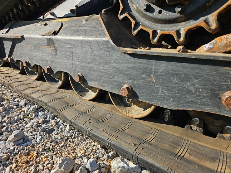 2022-bobcat-t770-image-66