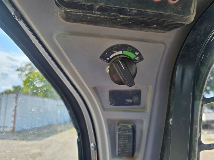 2020-caterpillar-259d3-image-83