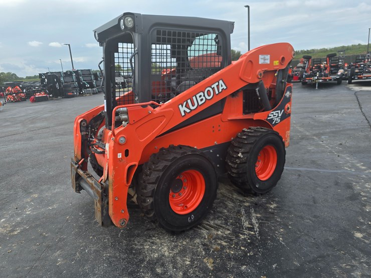 2019-kubota-ssv75-image-4