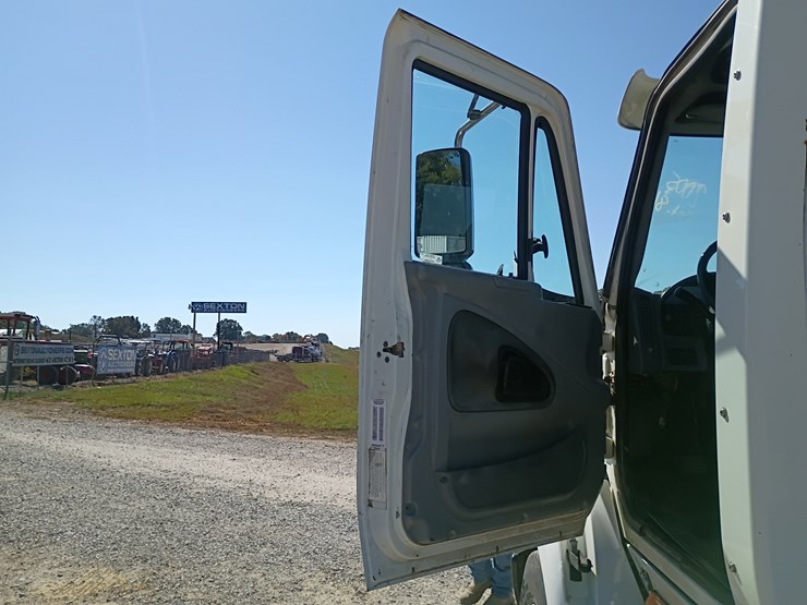 2005-international-8600-image-37