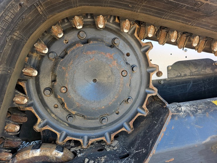 2022-bobcat-t770-image-72