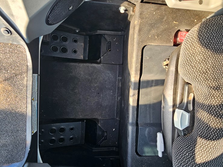 2022-bobcat-t770-image-33