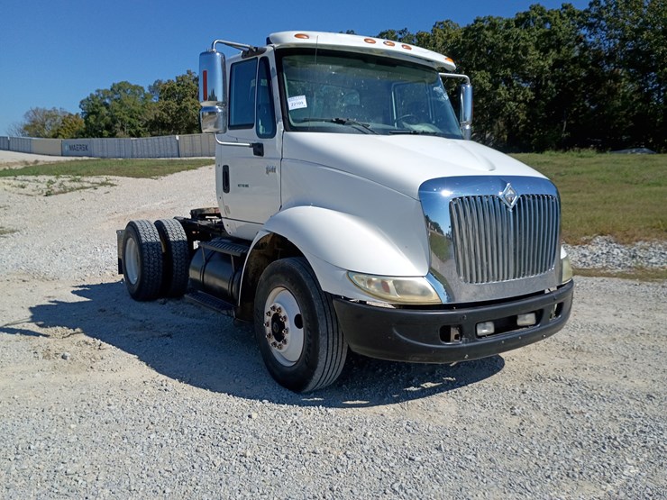 2005-international-8600-image-16