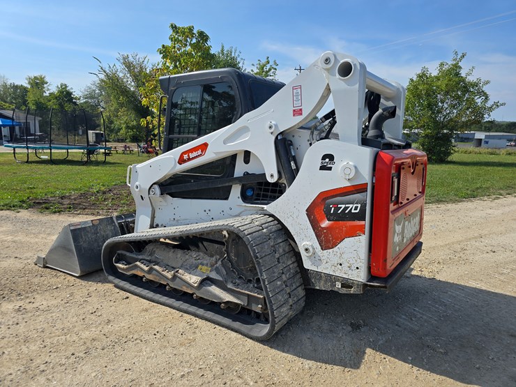 2024-bobcat-t770-image-11