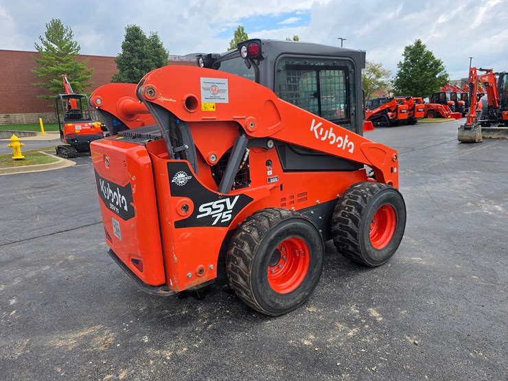 2023-kubota-ssv75-image-20