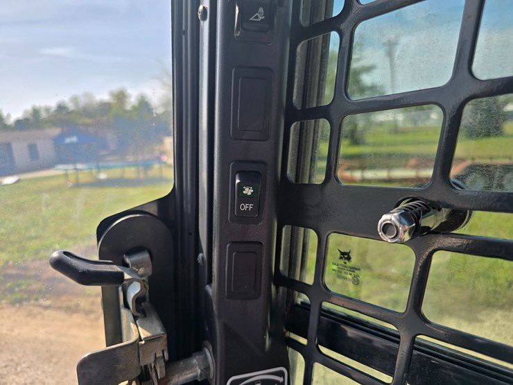 2024-bobcat-t770-image-71