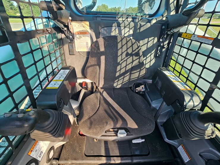 2022-bobcat-t770-image-34