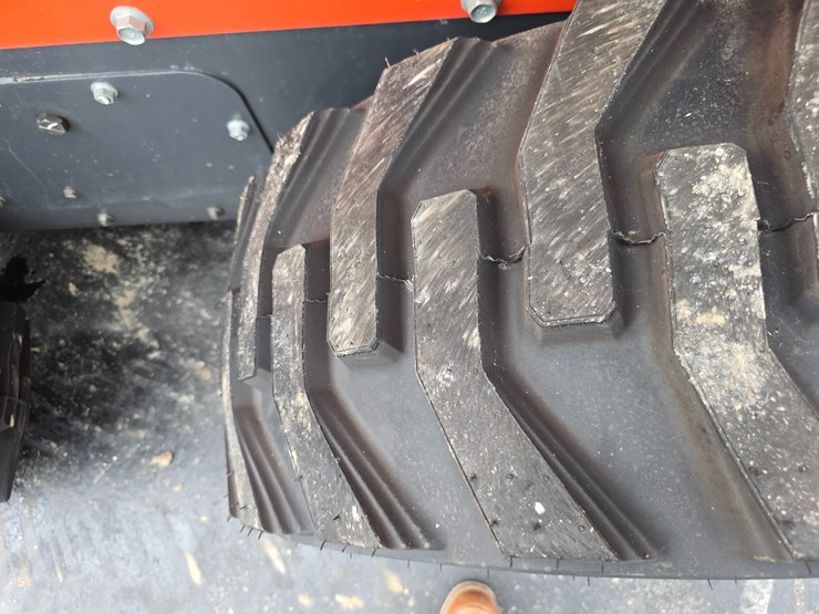 2019-kubota-ssv75-image-31