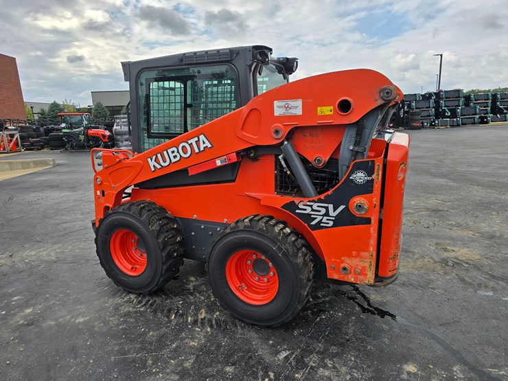 2019-kubota-ssv75-image-7
