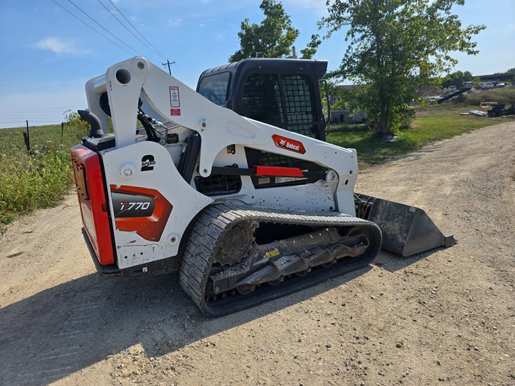 2024-bobcat-t770-image-23